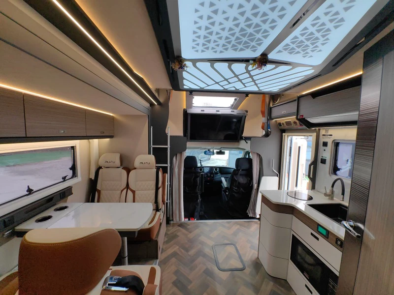 Iveco 4x2 Expandable Motorhome