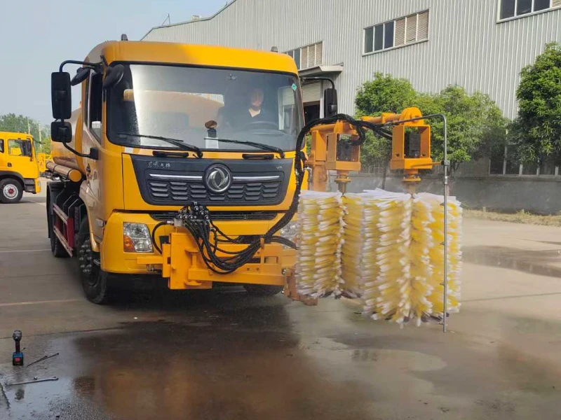 DFAC Tianjin 4×2 Guardrail Cleaning Truck