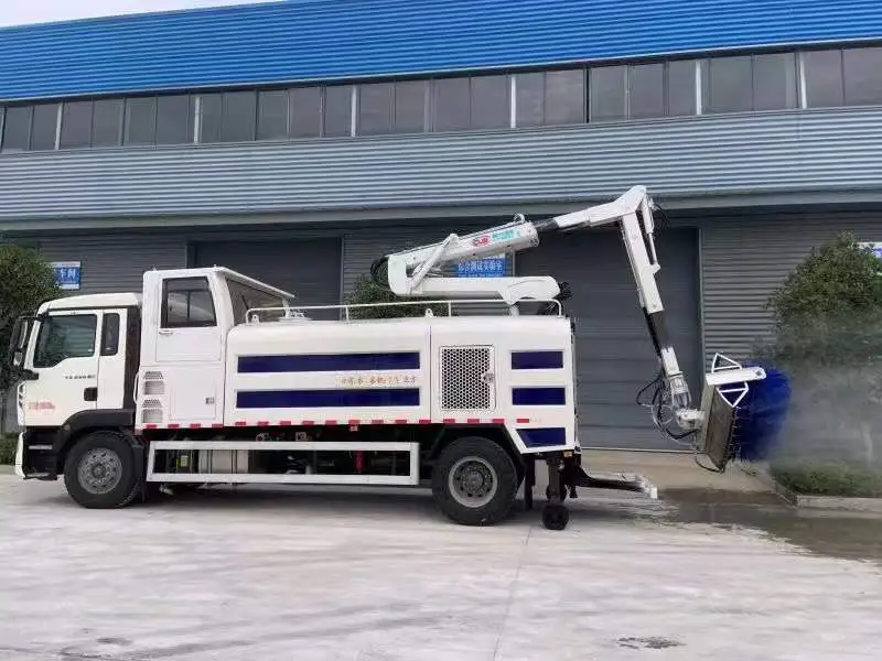 Howo 4×2 Sound Barrier Cleaning Truck
