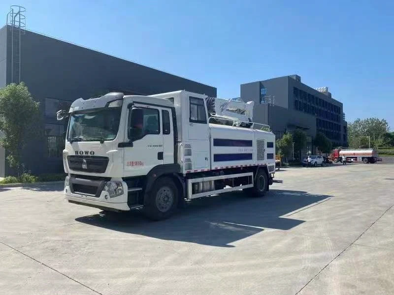 Howo 4×2 Sound Barrier Cleaning Truck