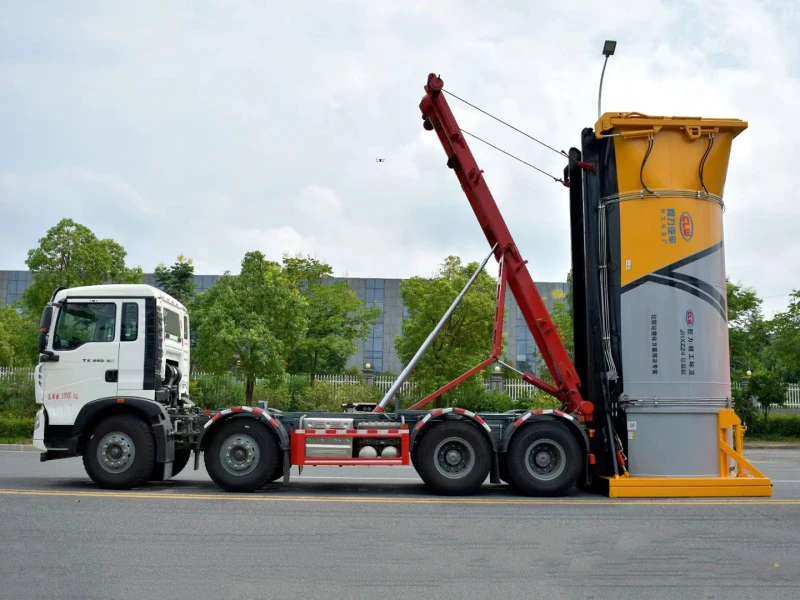 Sinotruk 8×4 vertical direct compression waste station 02 Sinotruk 8×4 vertical direct compression waste station 02
