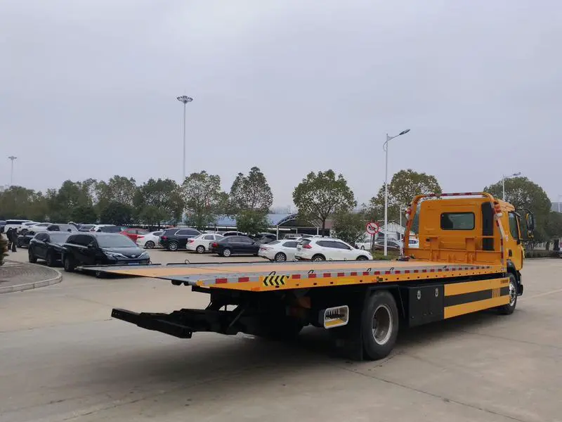 DFAC Liuzhou 4×2 Heavy-Duty Wrecker