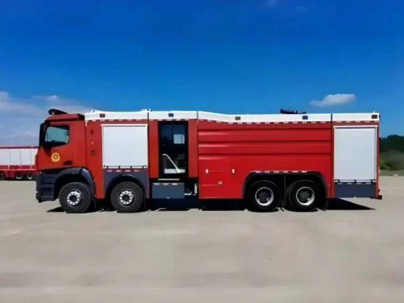 Mercedes-Benz 8×4 Foam Fire Truck 05