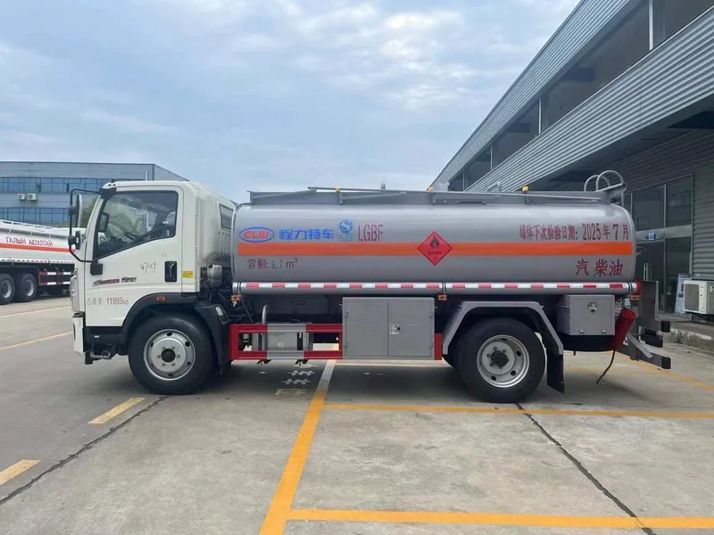 Howo 9.7m3 Oil Tanker Truck 03 Howo 9.7m3 Oil Tanker Truck 03