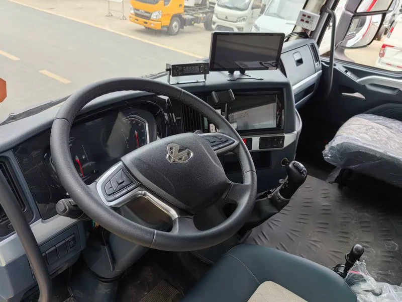 DFAC Liuzhou 4×2 Livestock Transport Truck