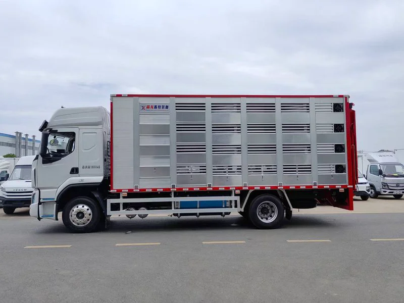 DFAC Liuzhou 4x2 Livestock Transport Truck 03 DFAC Liuzhou 4x2 Livestock Transport Truck 03