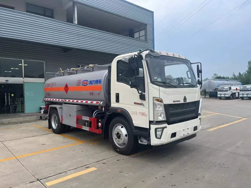 Howo 9.7m³ Oil Tanker Truck