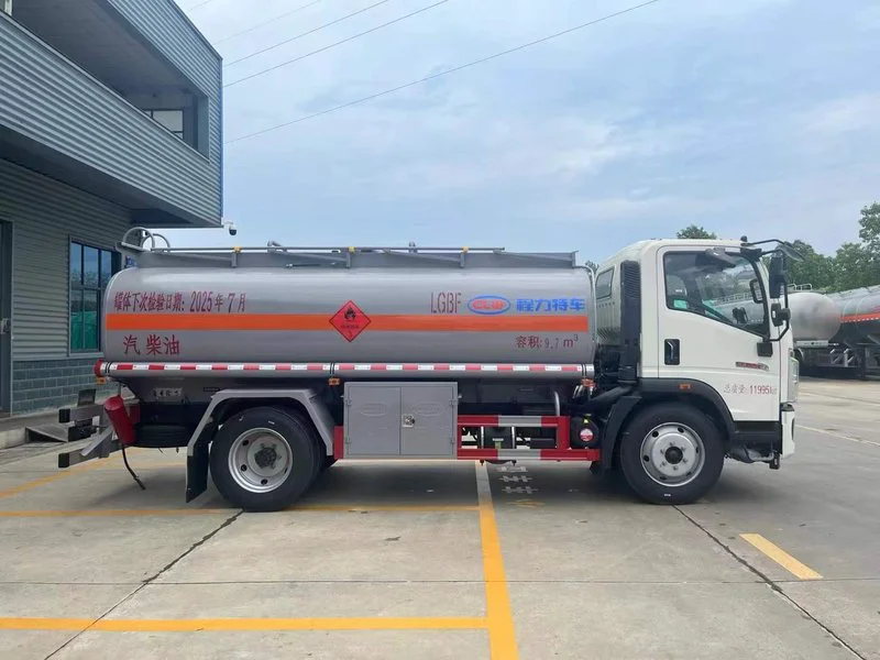 Howo 9.7m3 Oil Tanker Truck 06 Howo 9.7m3 Oil Tanker Truck 06