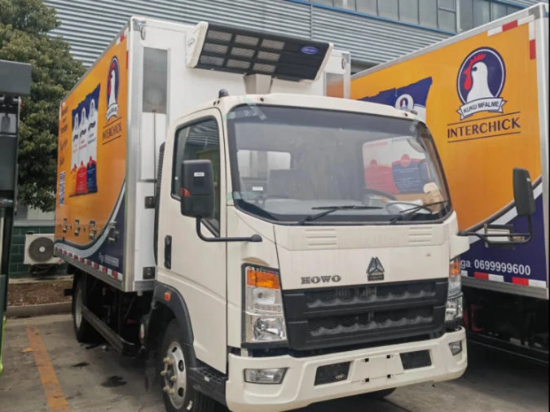 HOWO RHD Chick Transport Truck