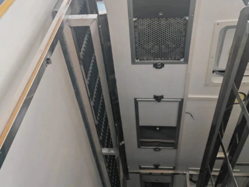 HOWO RHD Chick Transport Truck