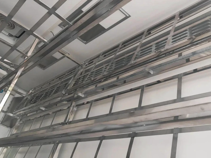 HOWO RHD Chick Transport Truck 08