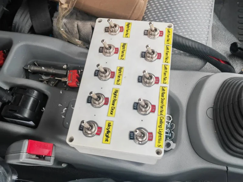 HOWO RHD Chick Transport Truck 10