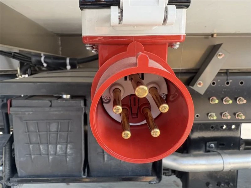 Howo 4X4 All-Wheel Drive Refrigerated Truck 05 Howo 4X4 All-Wheel Drive Refrigerated Truck 05