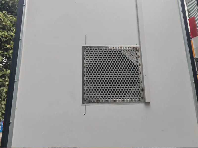 HOWO RHD Chick Transport Truck