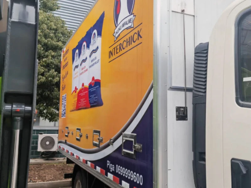 HOWO RHD Chick Transport Truck