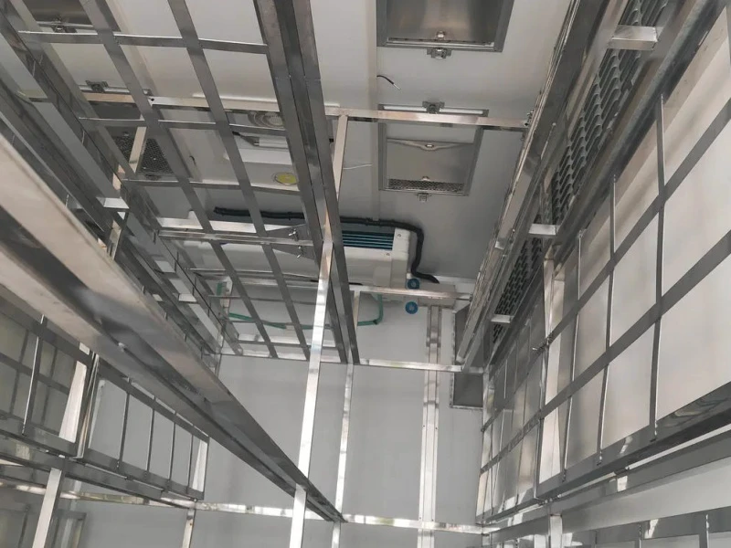 HOWO RHD Chick Transport Truck 07