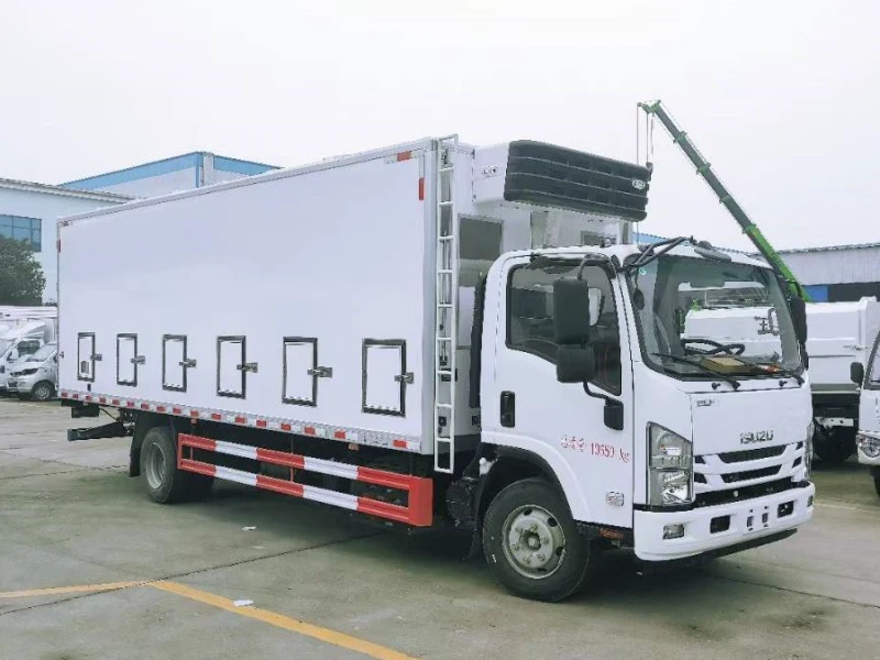ISUZU 700P Chick Transport Truck