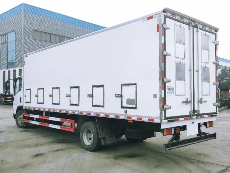 ISUZU 700P Chick Transport Truck