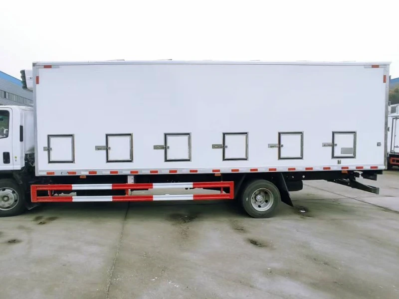 ISUZU 700P Chick Transport Truck