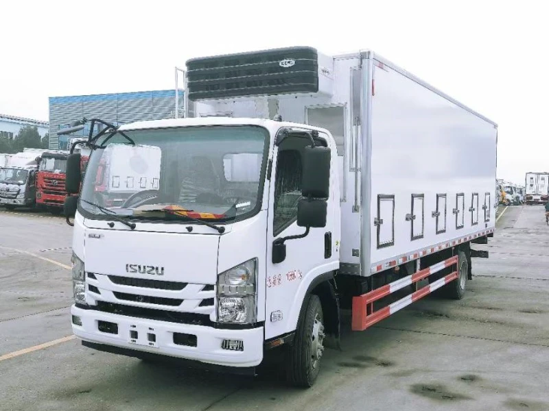 ISUZU 700P Chick Transport Truck