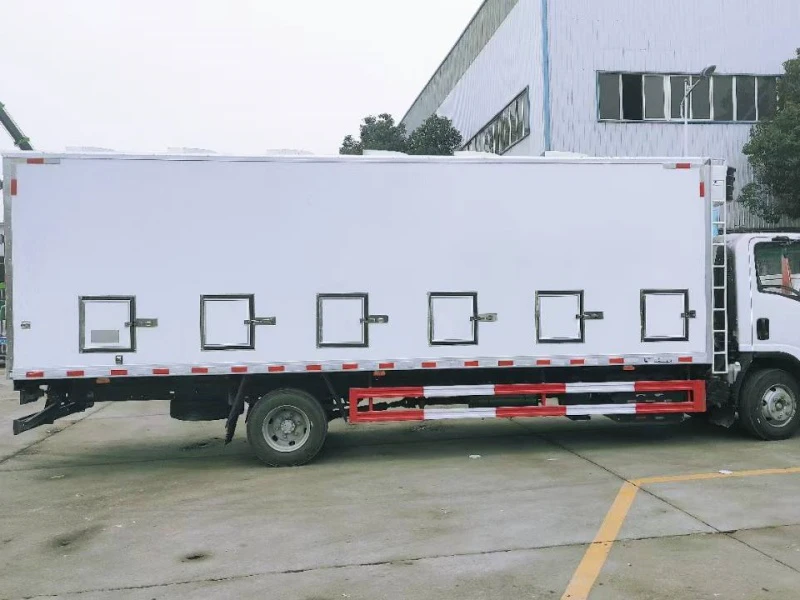 ISUZU 700P Chick Transport Truck