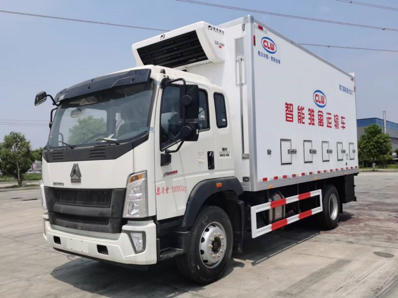 Sinotruk Howo G5X Chick Transport Truck