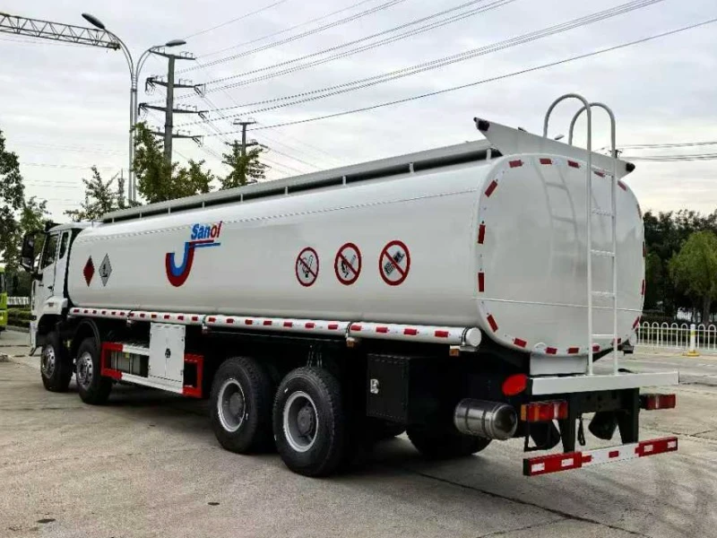 Sinotruk Howo 8×4 Oil Tanker Truck