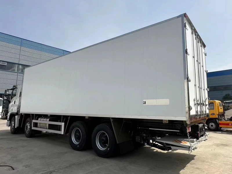 ISUZU GIGA 8×4 refrigerated truck 04 ISUZU GIGA 8×4 refrigerated truck 04