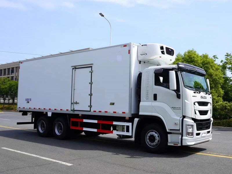 ISUZU GIGA 6×4 Refrigerated Truck 01 ISUZU GIGA 6×4 Refrigerated Truck 01