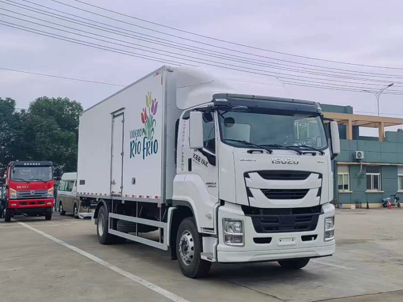 ISUZU GIGA 4×2 Refrigerated Truck 02 ISUZU GIGA 4×2 Refrigerated Truck 02