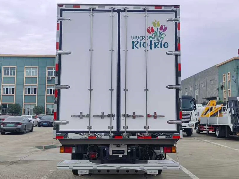 ISUZU GIGA 4×2 Refrigerated Truck