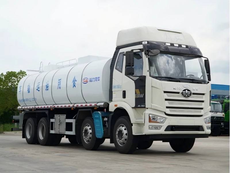 FAW 8×4 Edible Oil Transport Tank Truck 03 FAW 8×4 Edible Oil Transport Tank Truck 03