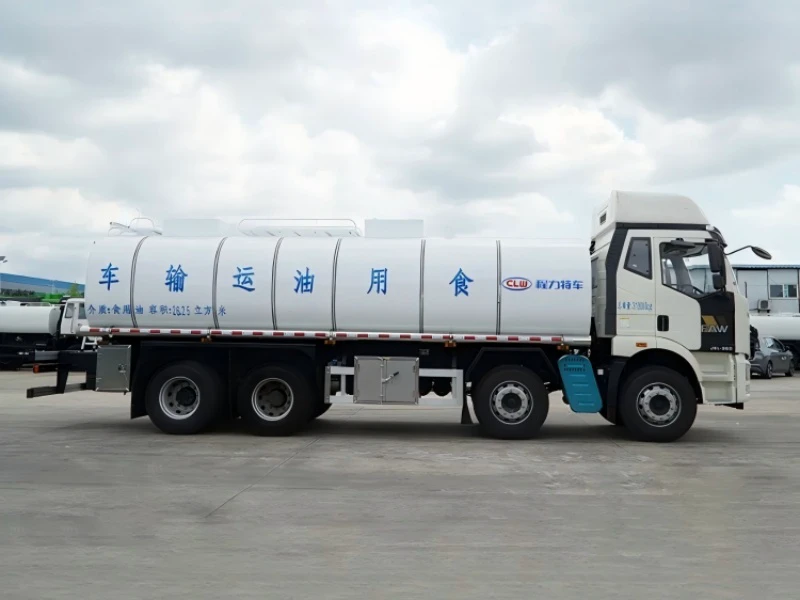 FAW 8×4 Edible Oil Transport Tank Truck 05 FAW 8×4 Edible Oil Transport Tank Truck 05