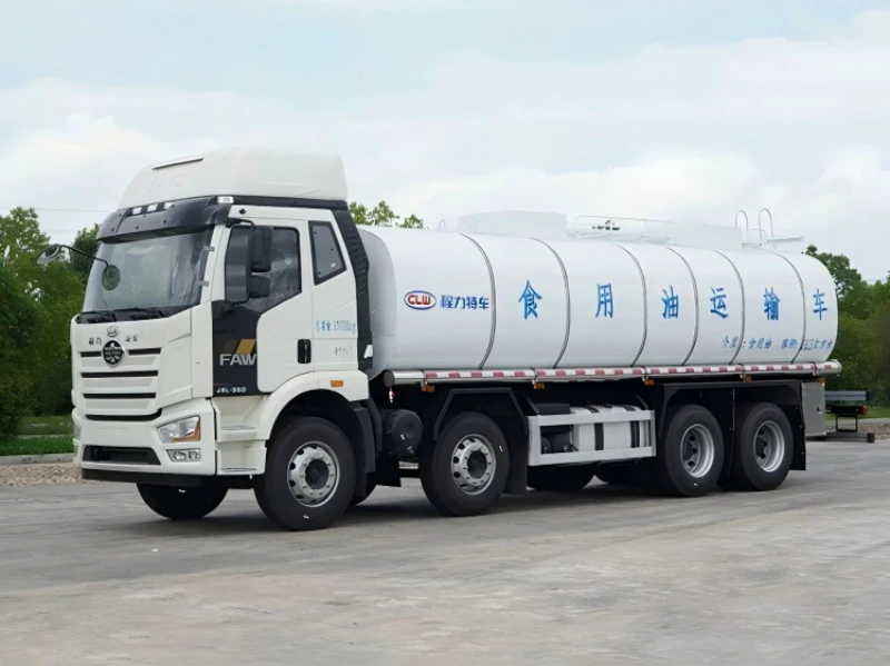 FAW 8×4 Edible Oil Transport Tank Truck 1 FAW 8×4 Edible Oil Transport Tank Truck 1