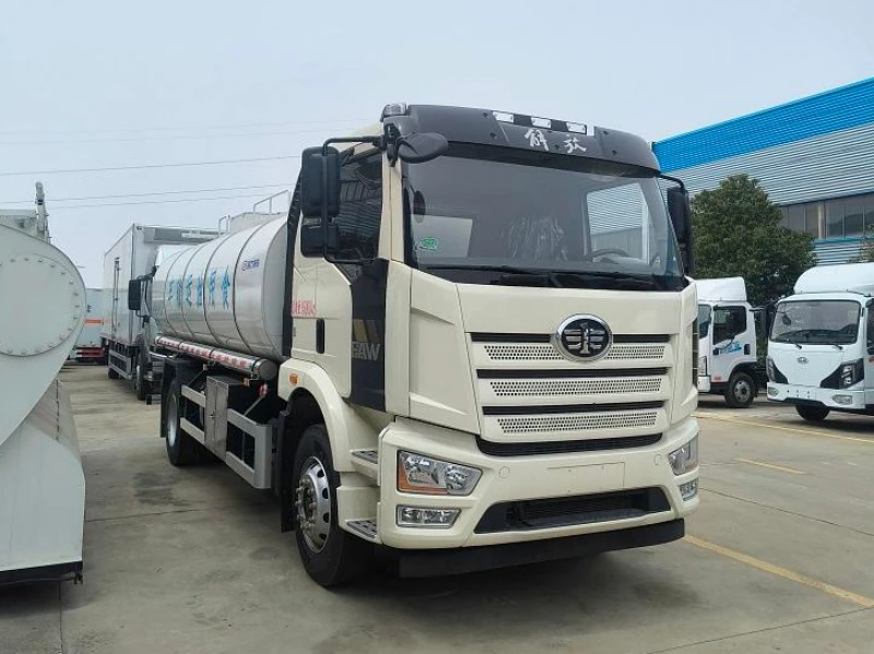 FAW 4×2 Edible Oil Transport Truck 03 FAW 4×2 Edible Oil Transport Truck 03