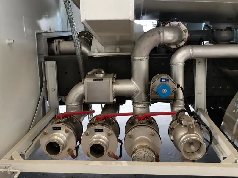 HOWO 6×4 20,000L Aviation Refueling Truck