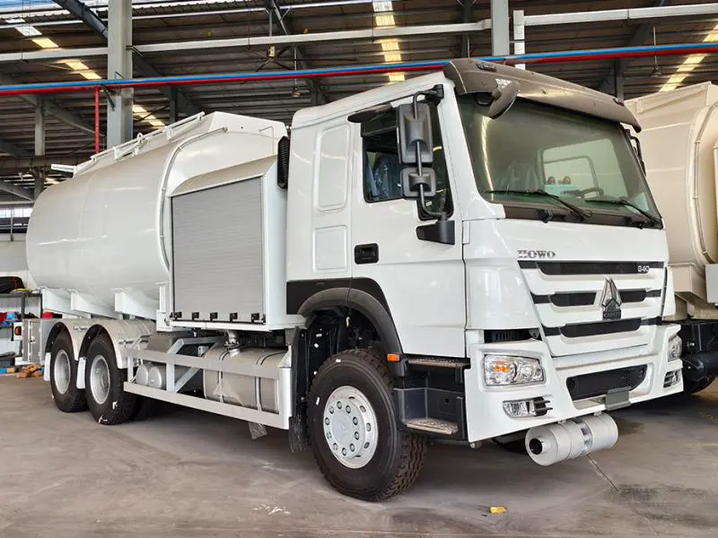 HOWO 6×4 20,000L Aviation Refueling Truck