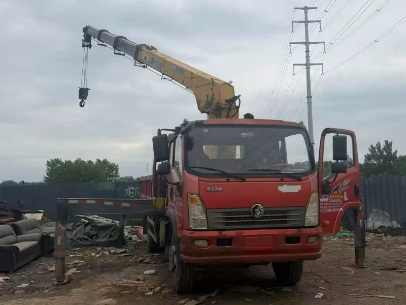 Used Sinotruk Wangpai 8-ton Crane Truck 03 Used Sinotruk Wangpai 8-ton Crane Truck 03