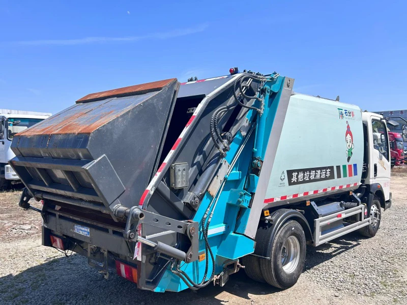 Used Sinotruk Howo 8m³ Compactor Garbage Truck 08 Used Sinotruk Howo 8m³ Compactor Garbage Truck 08