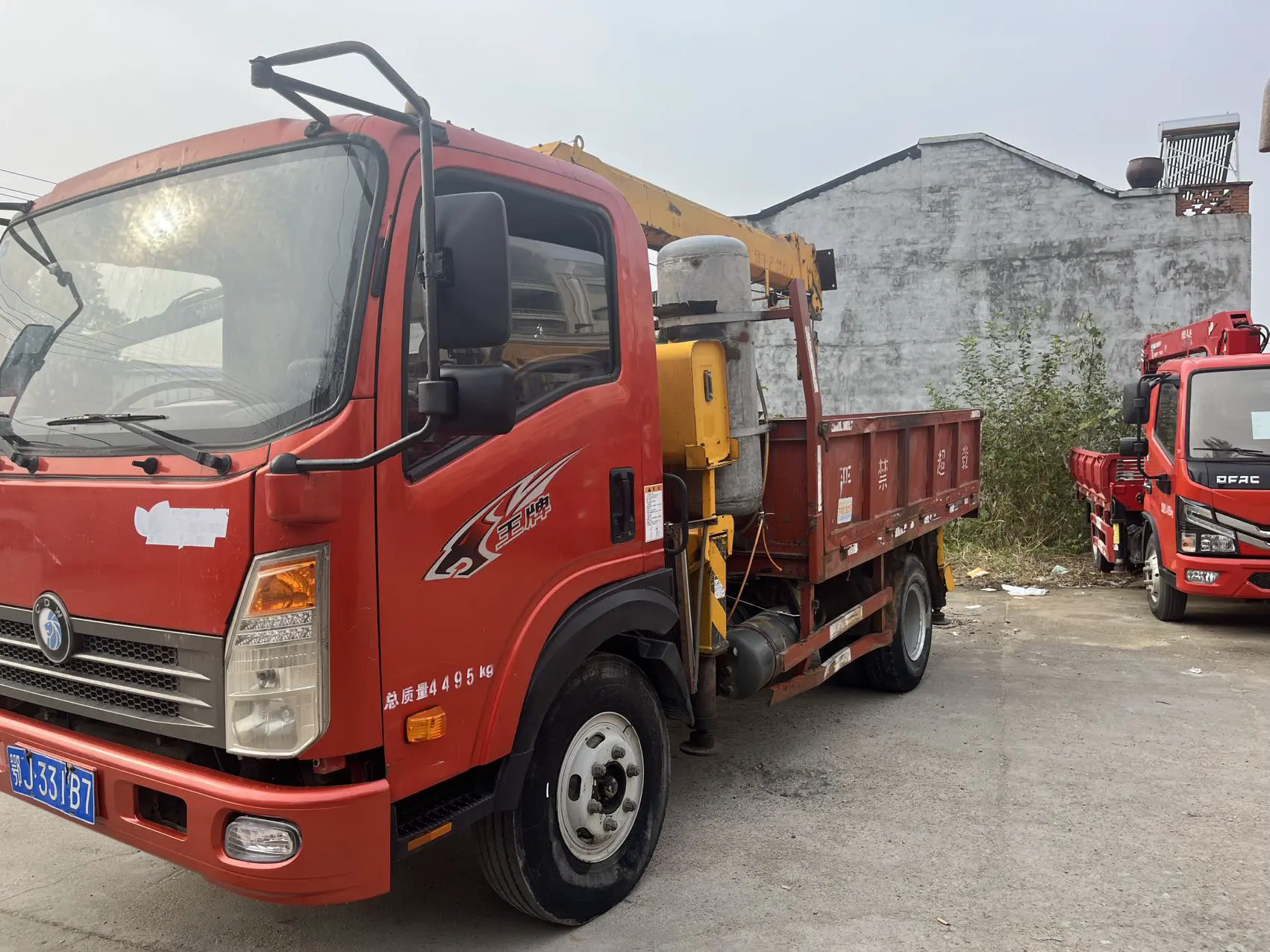 Used Sinotruk 4-ton 3-Section Crane Truck | 2017 | Yunnei 130hp | 3.5m Bed