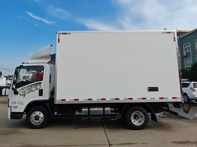 SHACMAN Delong G300 4.2m Refrigerated Truck 02 SHACMAN Delong G300 4.2m Refrigerated Truck 02