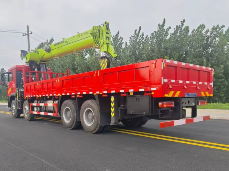16-Ton Sinotruk HOWO 8×4 Crane Truck 04 16-Ton Sinotruk HOWO 8×4 Crane Truck 04