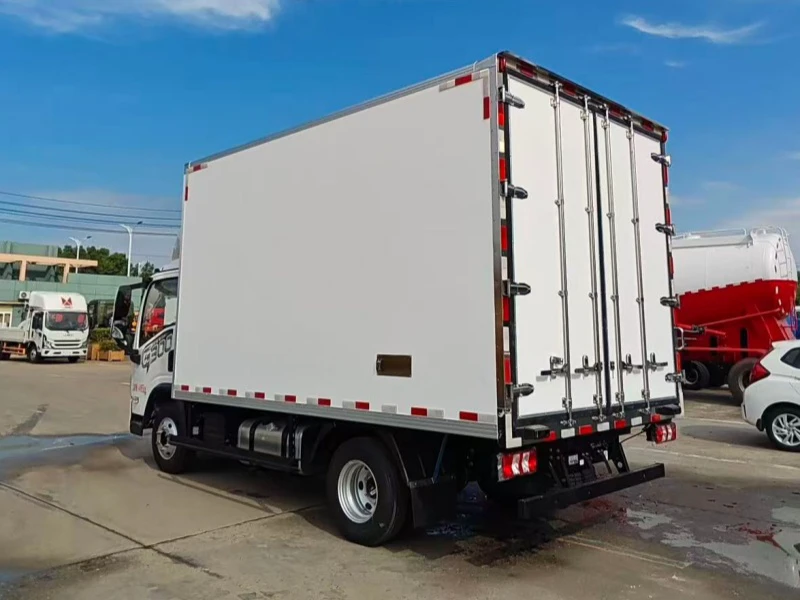 SHACMAN Delong G300 4.2m Refrigerated Truck 03 SHACMAN Delong G300 4.2m Refrigerated Truck 03