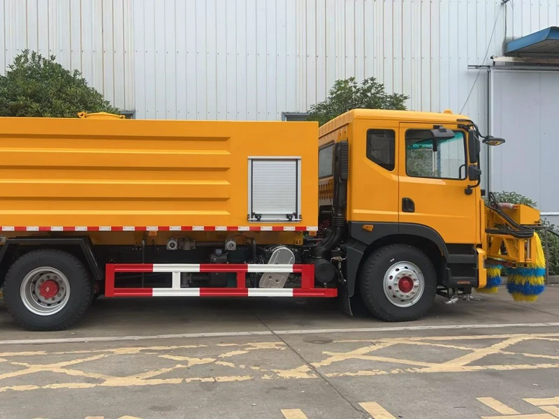 Dongfeng D9 Highway Guardrail Cleaning Truck 04 Dongfeng D9 Highway Guardrail Cleaning Truck 04