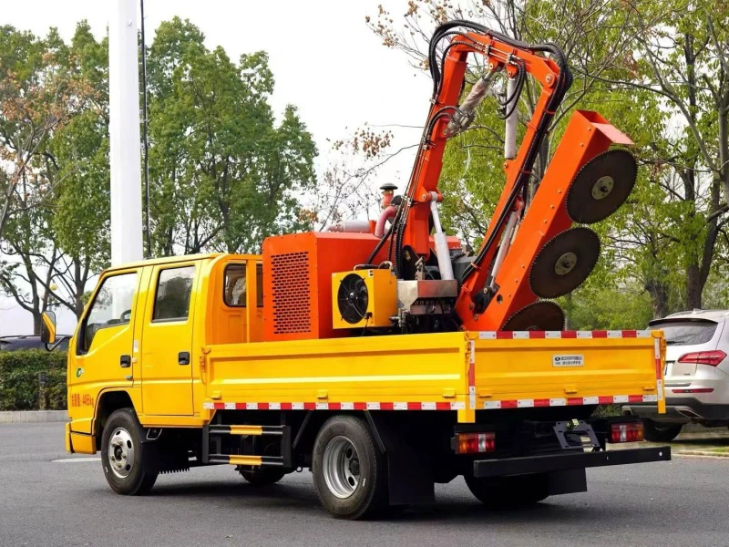 JMC Folding Arm Hedge Trimming Truck 08 JMC Folding Arm Hedge Trimming Truck 08