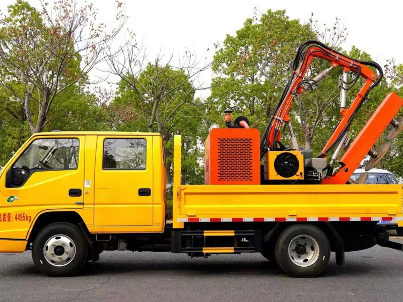 JMC Folding Arm Hedge Trimming Truck 03 JMC Folding Arm Hedge Trimming Truck 03