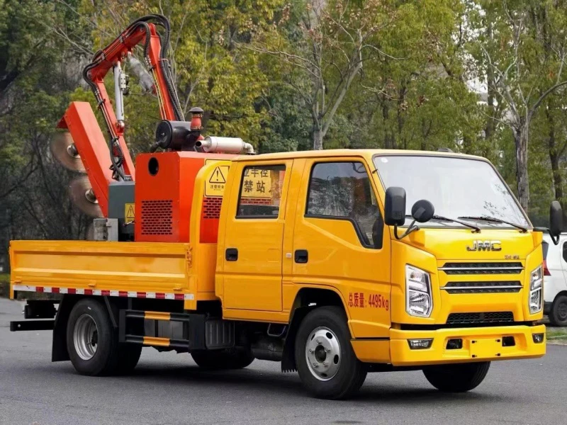 JMC Folding Arm Hedge Trimming Truck 02 JMC Folding Arm Hedge Trimming Truck 02