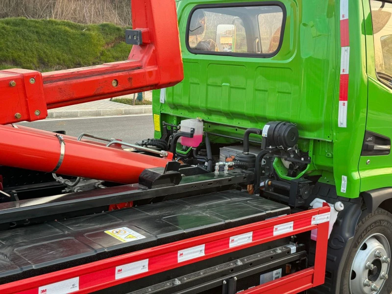 JAC 4×2 12-Ton Pure Electric Hook Lift Garbage Truck 04 JAC 4×2 12-Ton Pure Electric Hook Lift Garbage Truck 04