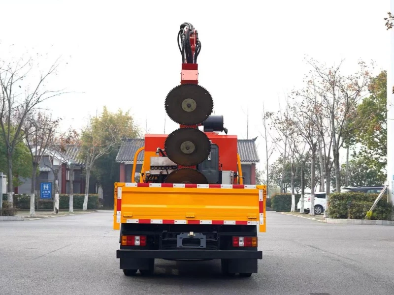 JMC Folding Arm Hedge Trimming Truck