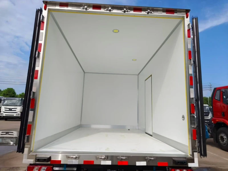 SHACMAN Delong G300 4.2m Refrigerated Truck 04 SHACMAN Delong G300 4.2m Refrigerated Truck 04